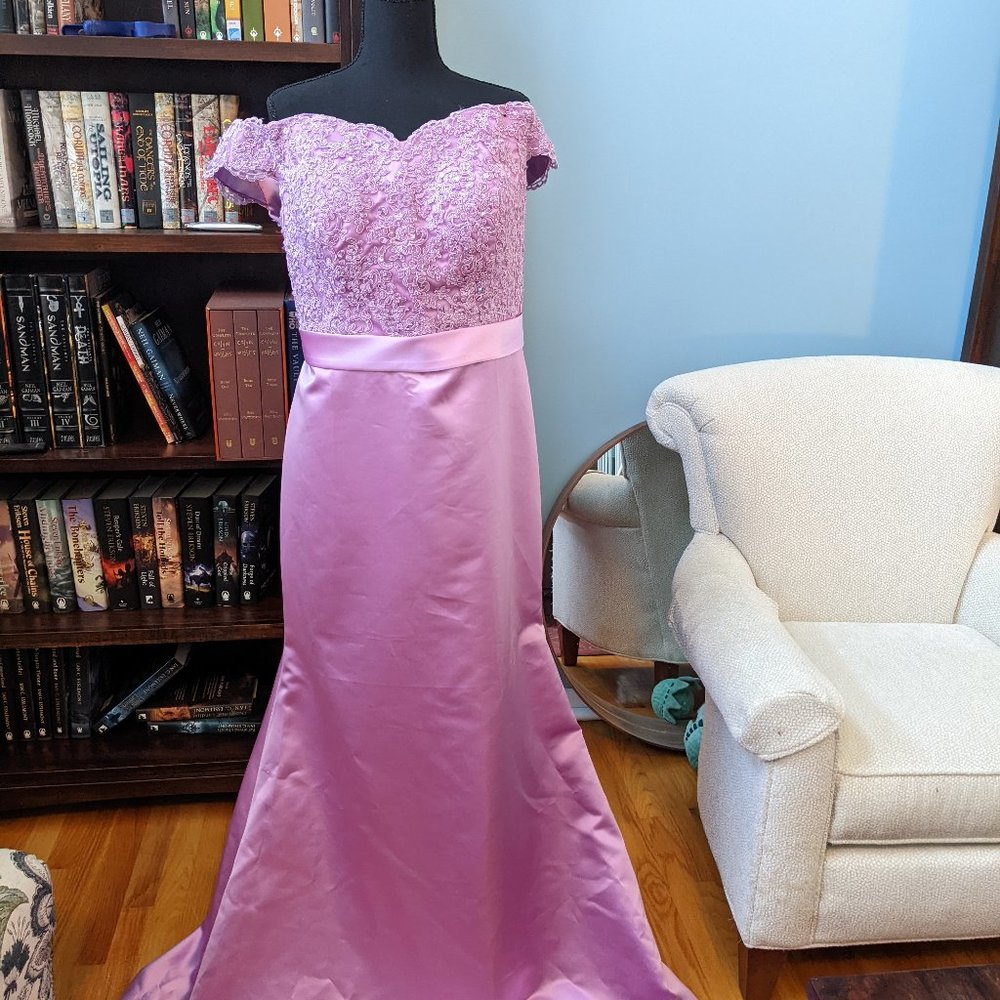 Size 18-20 purple trumpet gown with beaded bodice and sheer appique train